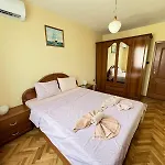 Lugano Couples Quiet Apt W Free Street Parking
