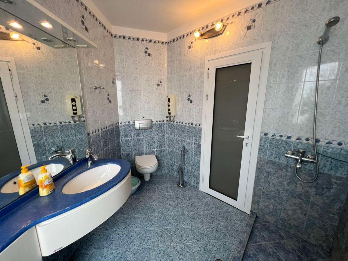 Lugano Couples Quiet W Free Street Parking Apartment *