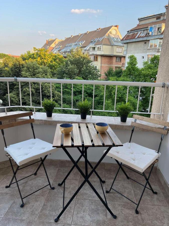Lugano Couples Quiet W Free Street Parking *
