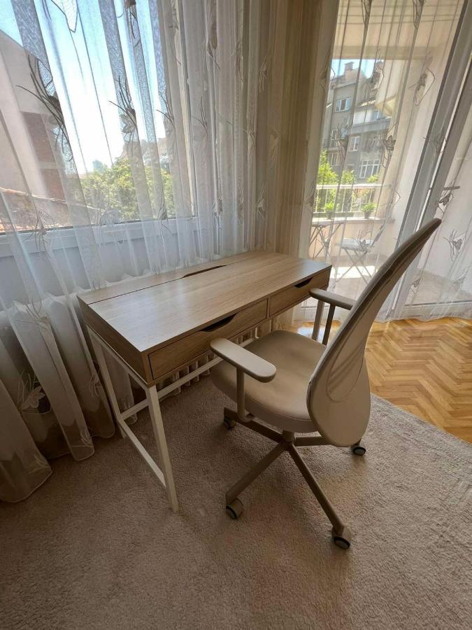 Apartment Lugano Couples Quiet W Free Street Parking *