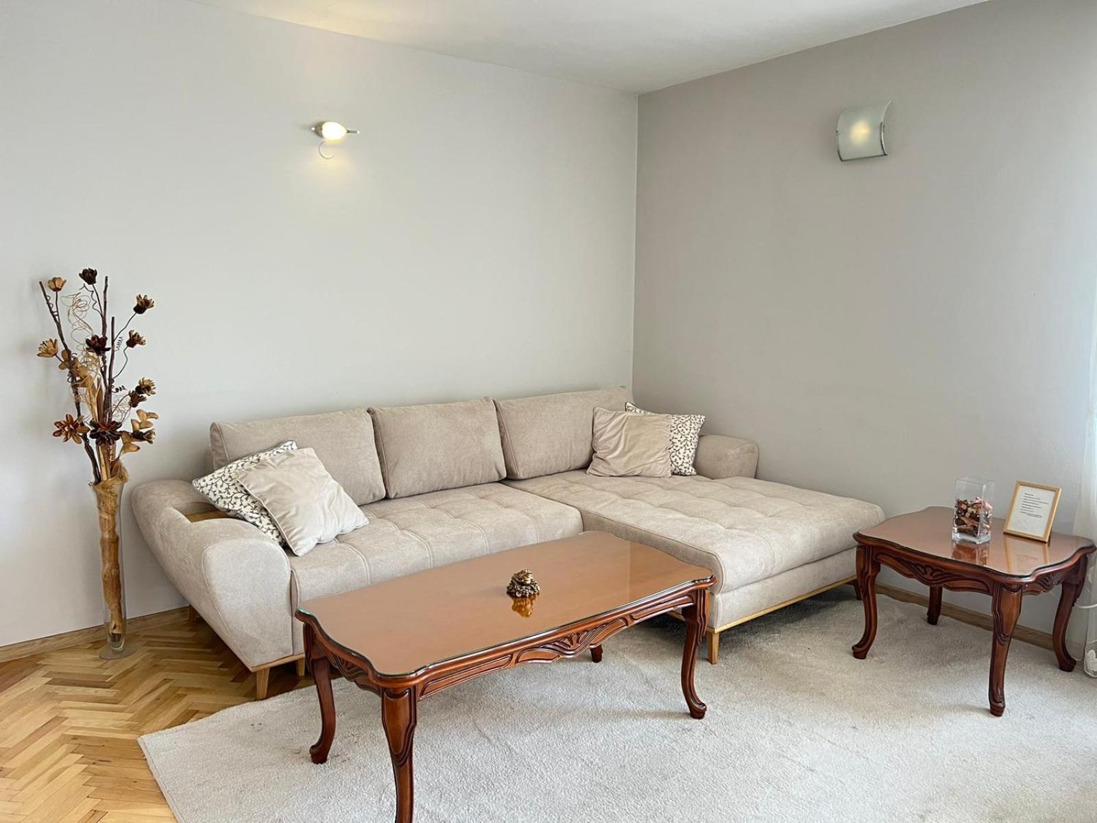 Lugano Couples Quiet W Free Street Parking Apartment *